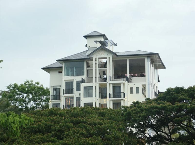 Rivendell Hotel main