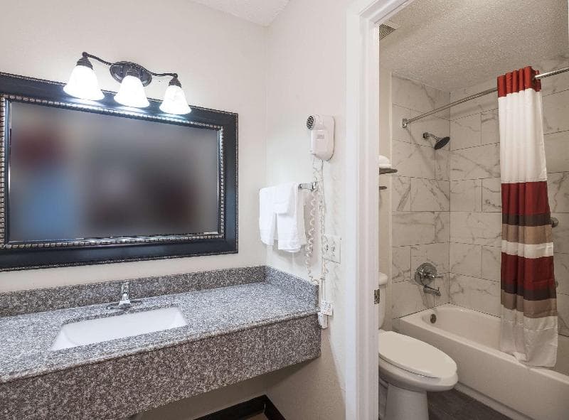 Red Roof Inn Chipley 4