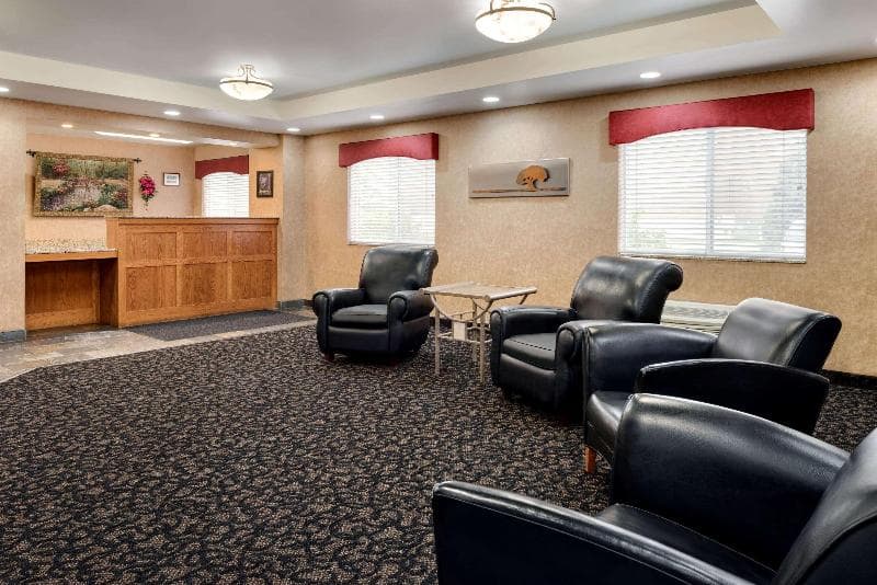Travelodge By Wyndham Clinton Valley West Court 5