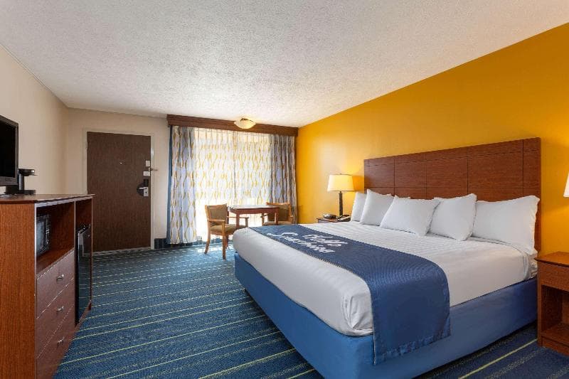 Days Inn By Wyndham Breezewood 3