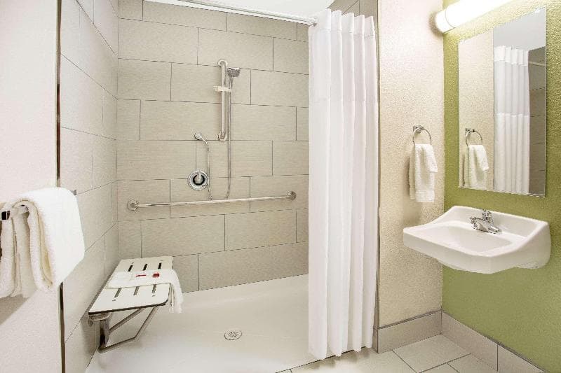 Baymont By Wyndham Phoenix I-10 Near 51St Ave 3