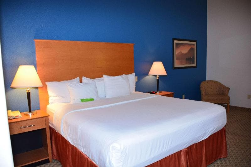 Baymont Inn & Suites Brenham photo 1
