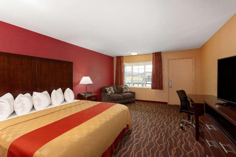 Days Inn by Wyndham Roseburg main