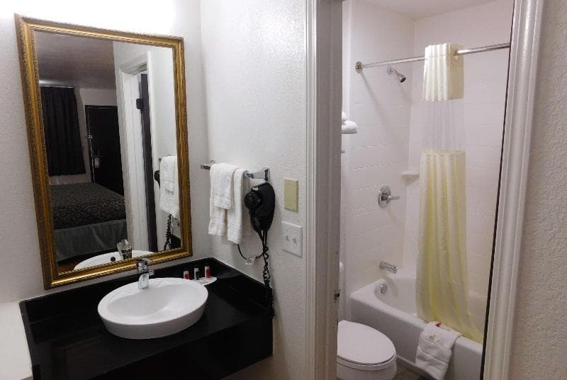Days Inn By Wyndham Oklahoma City Nw Expressway 2