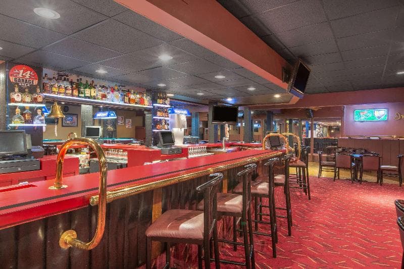 Ramada By Wyndham Midtown Grand Island 2