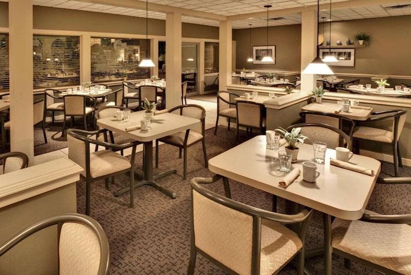 Ramada By Wyndham Midtown Grand Island 4