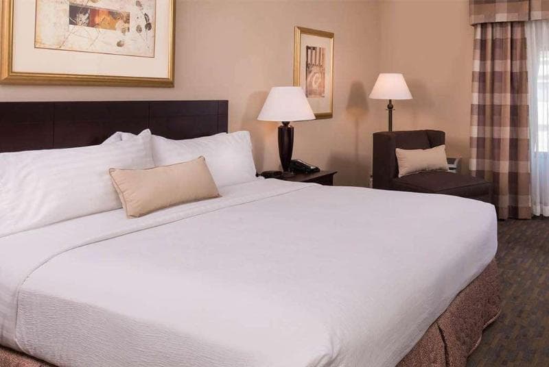 Ramada By Wyndham Midtown Grand Island 5