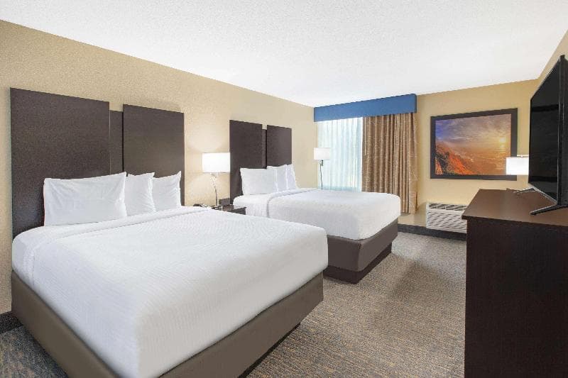 Days Inn & Suites by Wyndham Grand Rapids Near Downtown 4