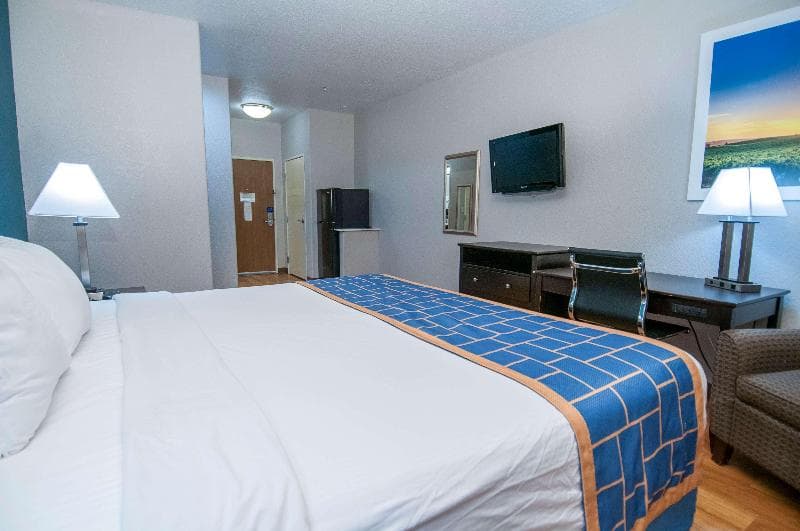 Days Inn & Suites By Wyndham San Antonio Near At&T 3