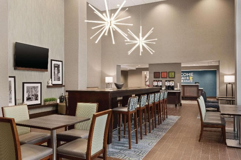 Hampton Inn Brooklyn Park 4