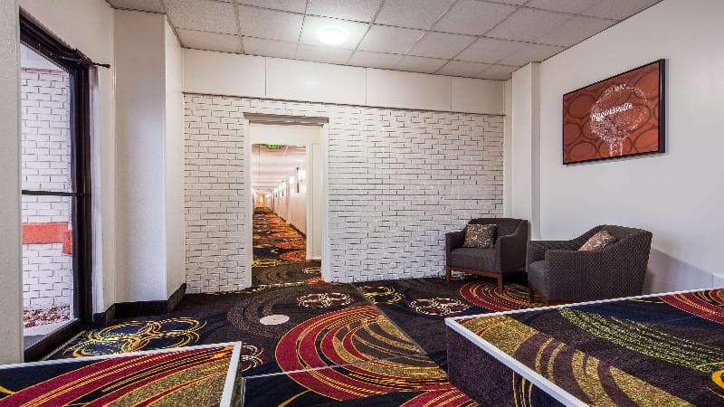 Surestay By Best Western Higginsville 4