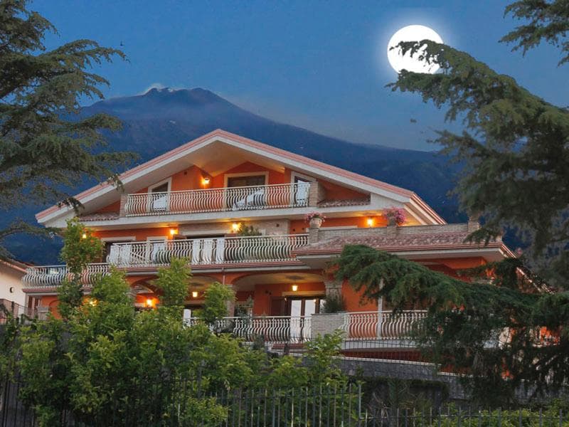 Etna Royal View main
