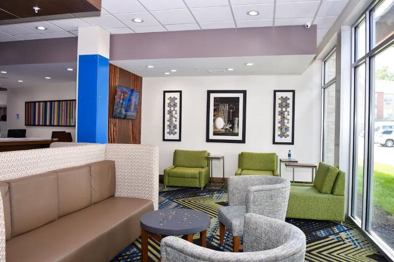 Holiday Inn Express Bensenville - O'hare photo 1