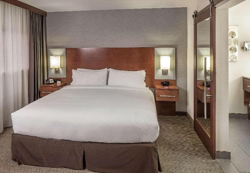 Doubletree By Hilton Omaha Southwest 5