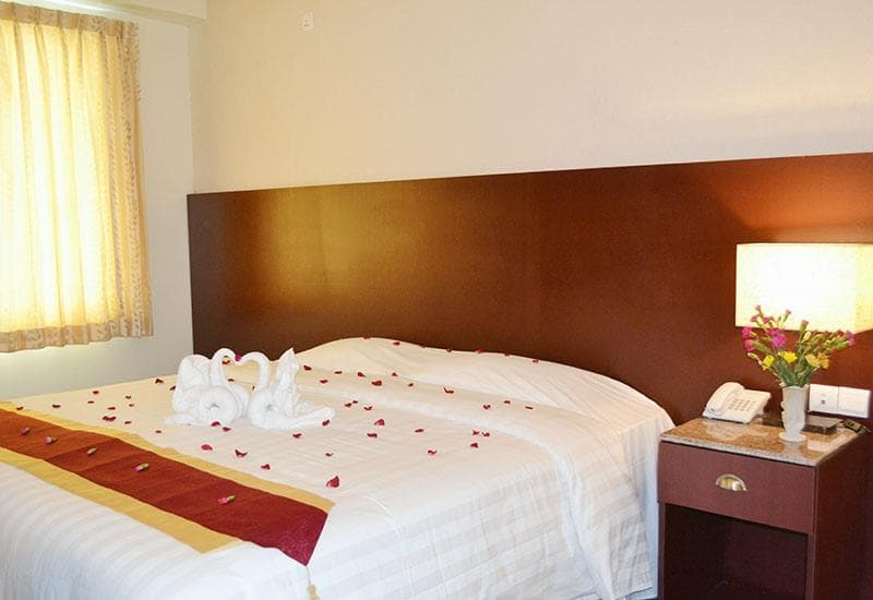 The Hotel Broadway Yangon 5