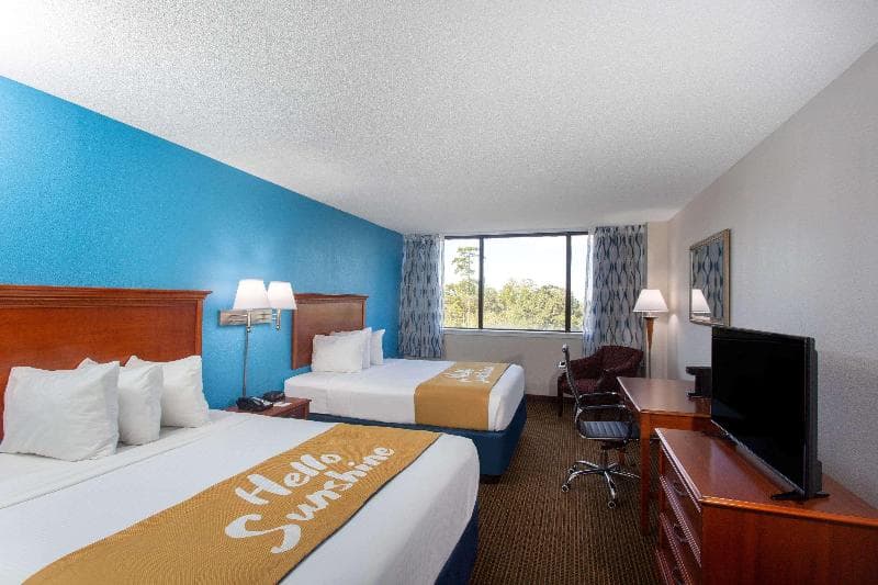 Days Inn & Suites By Wyndham Tallahassee Conf Center I-10 4