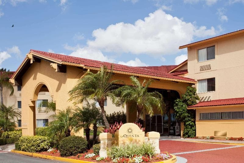 La Quinta Inn & Suites by Wyndham St. Pete-Clearwater Airpt photo 1