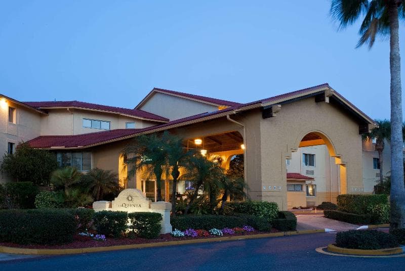 La Quinta Inn & Suites by Wyndham St. Pete-Clearwater Airpt 2