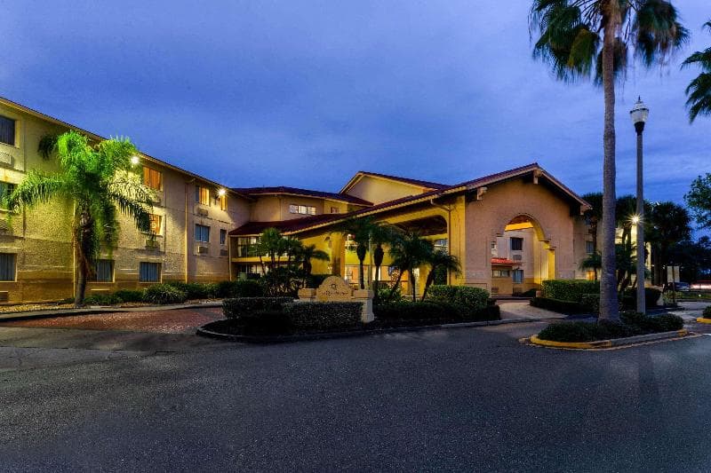 La Quinta Inn & Suites by Wyndham St. Pete-Clearwater Airpt 4