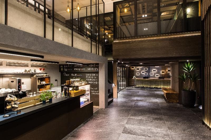Hotel East 2
