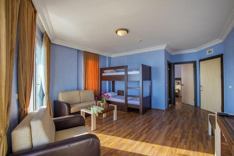 Hawaii Suit Beach Hotel 5