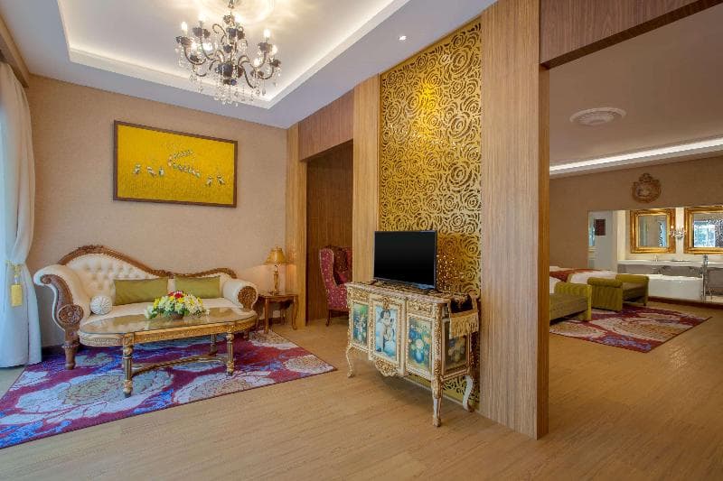 Ramada Suites By Wyndham Solo 3