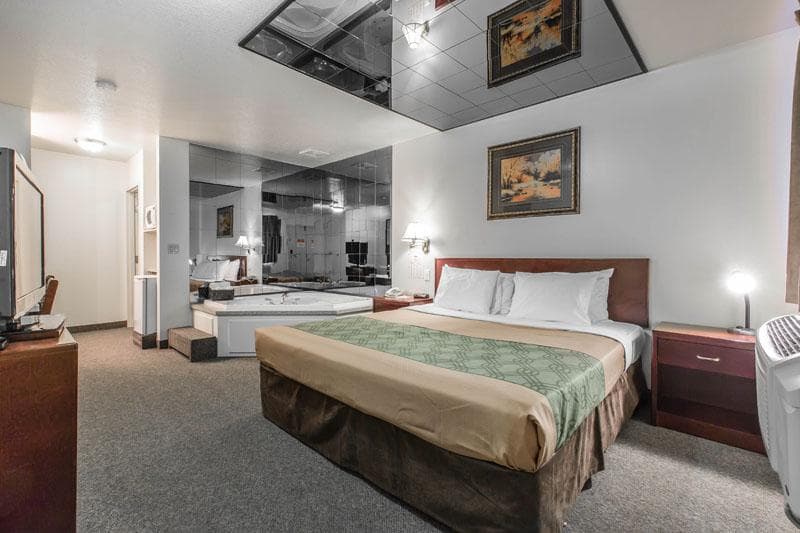 Empire Inn & Suites 4