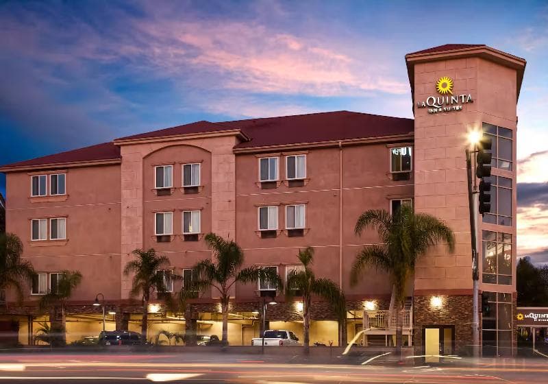 La Quinta Inn & Suites by Wyndham Inglewood photo 1