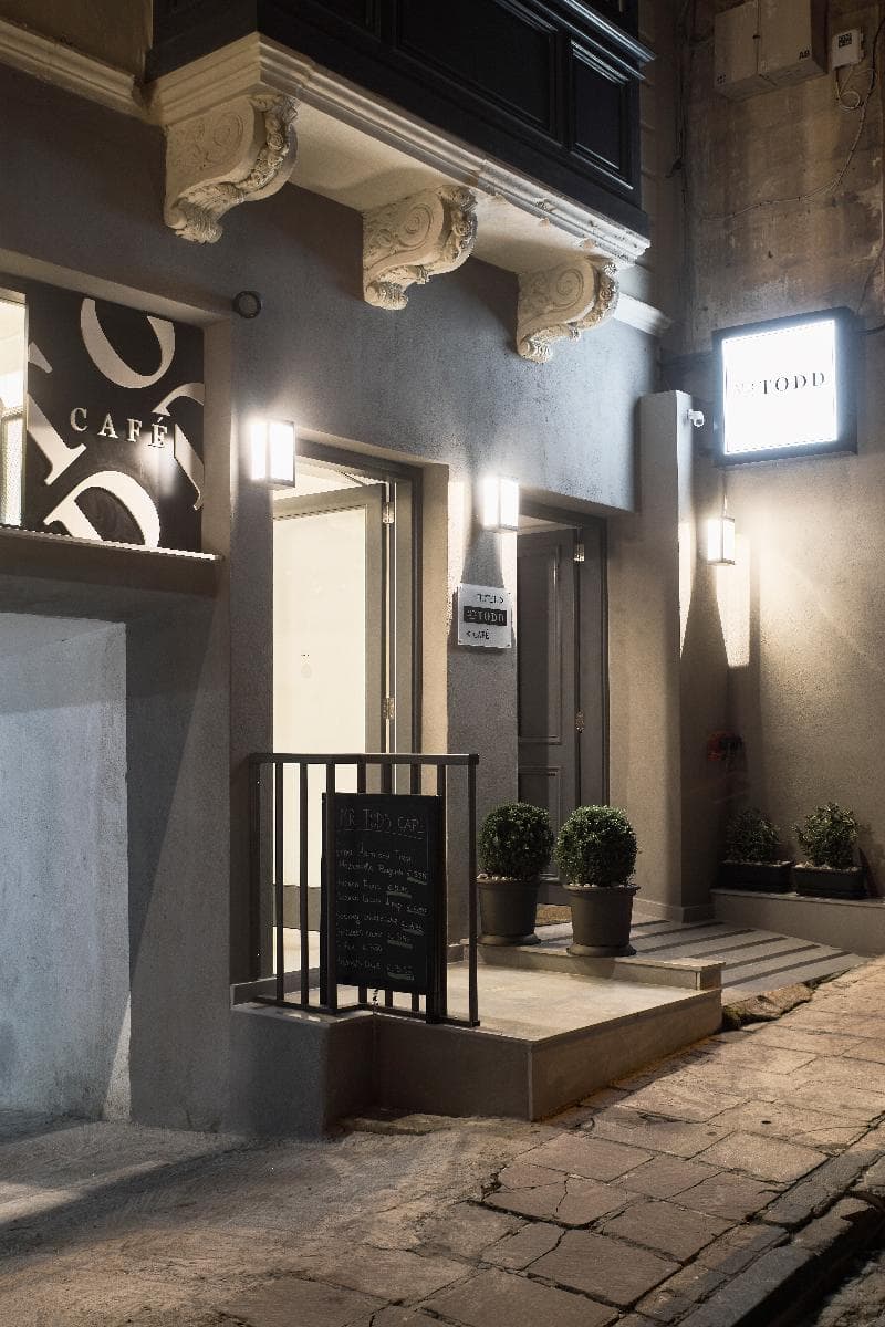 Mr. Todd Hotel 4