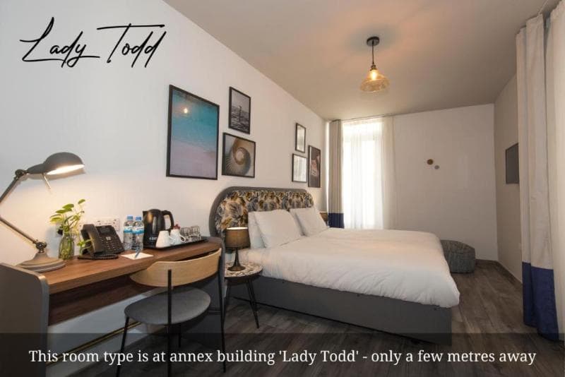 Mr. Todd Hotel 2