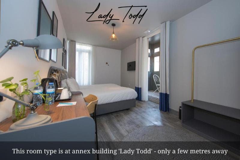 Mr. Todd Hotel 3