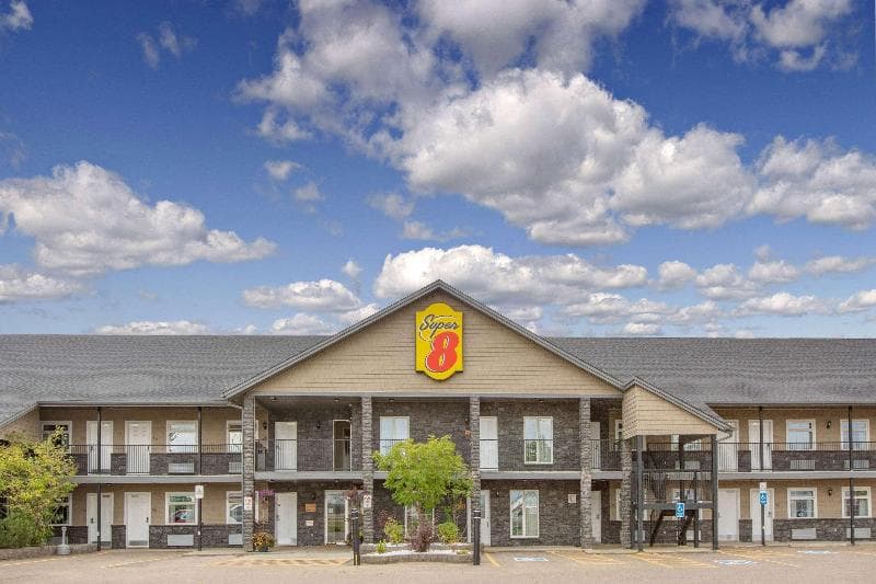 Super 8 By Wyndham Fort Mcmurray photo 1