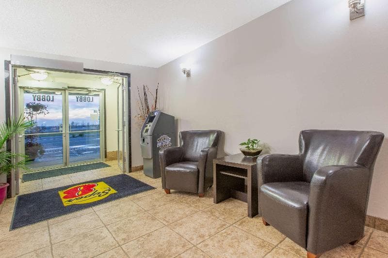 Super 8 By Wyndham Fort Mcmurray 4