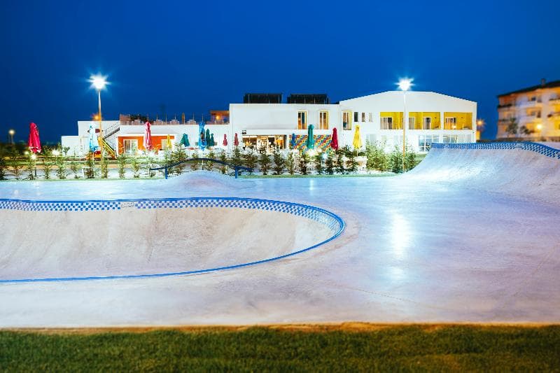 Ride Surf Resort and Spa 4