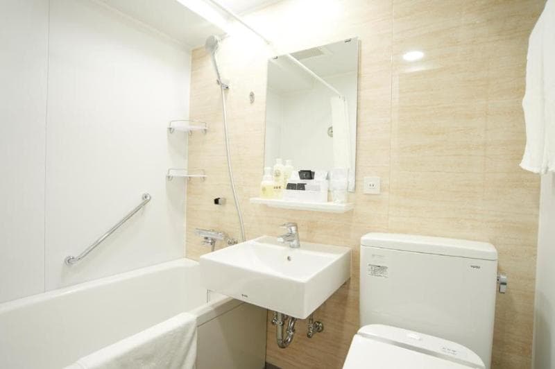 Quintessa Hotel Tokyo Haneda Comic & Books 5