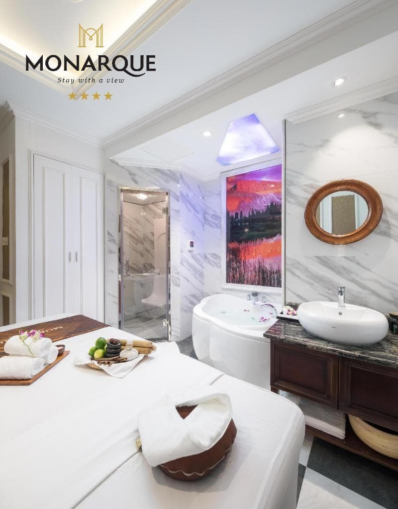 Monarque Hotel photo 1
