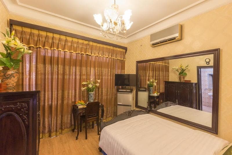 Dragon Hotel 5