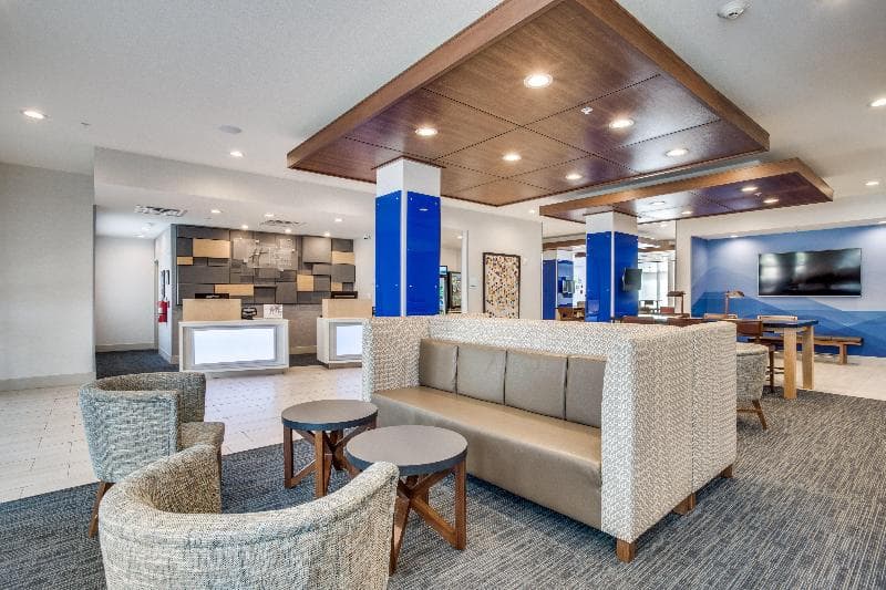 Holiday Inn Express & Suites Denton South 3