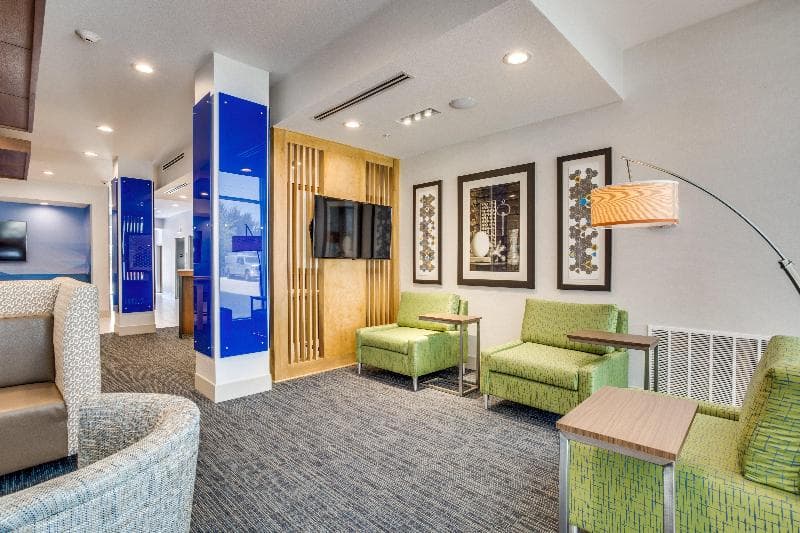 Holiday Inn Express & Suites Denton South 4