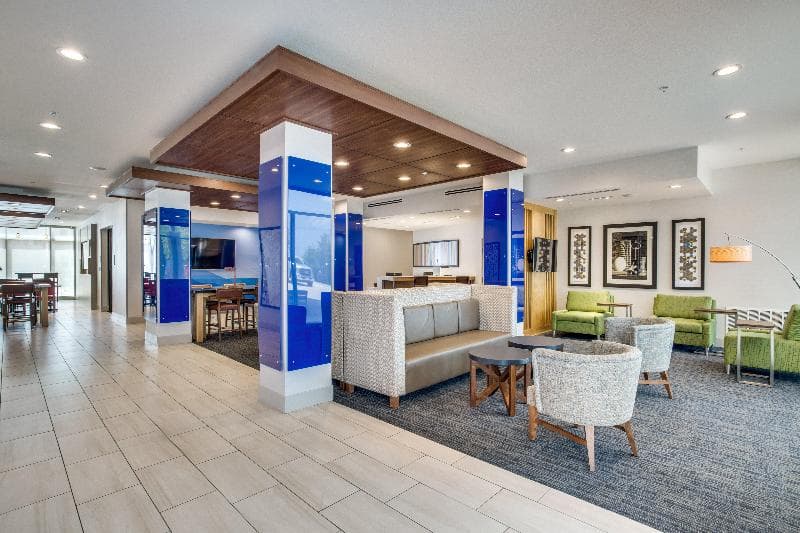 Holiday Inn Express & Suites Denton South 5