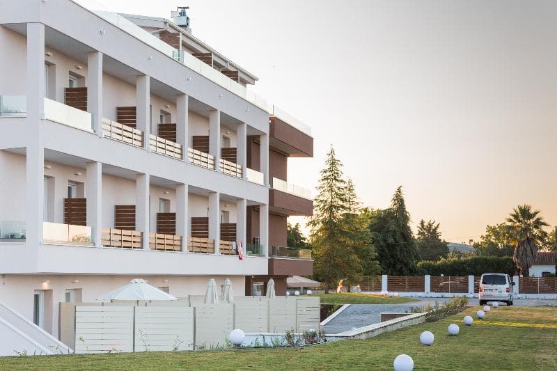 Mythic Summer Hotel 4