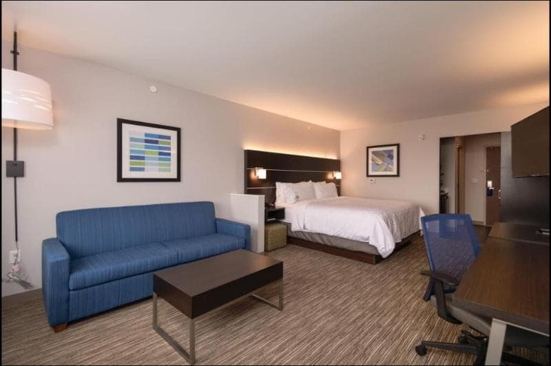 Holiday Inn Express And Suites Tulsa Downtown 3