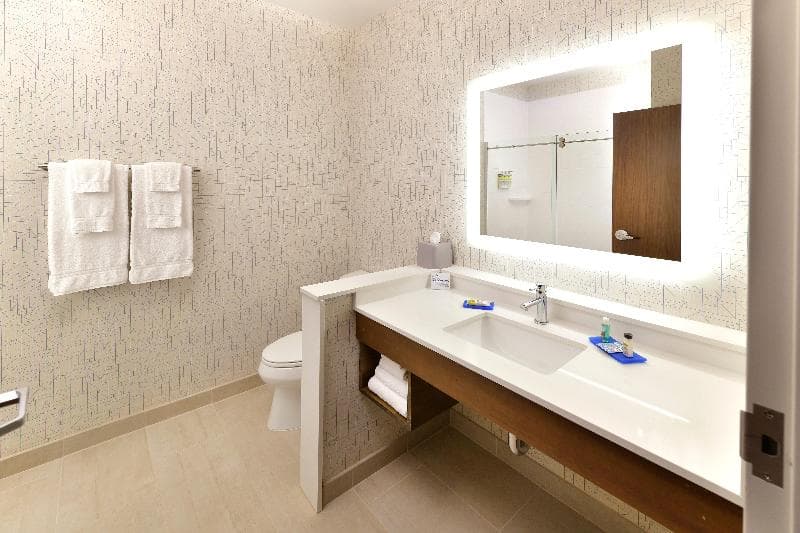 Holiday Inn Express & Suites Millersburg 5