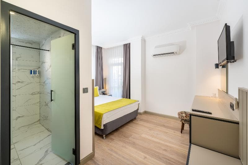 Lemon Hotel 3