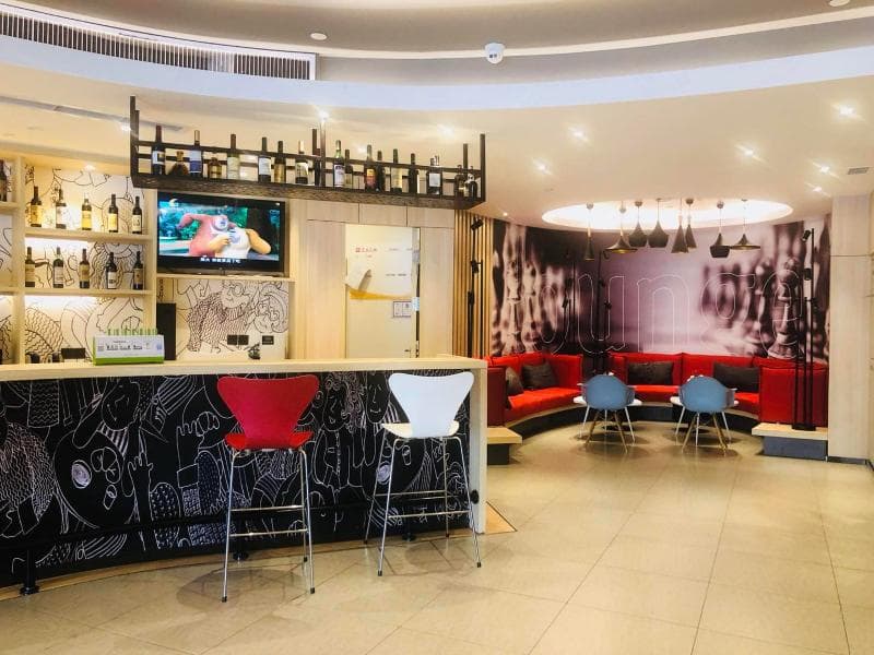 ibis Chengdu East Railway Station Hotel 4