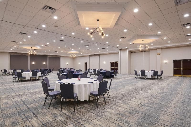 Four Points By Sheraton Cleveland-Eastlake photo 1