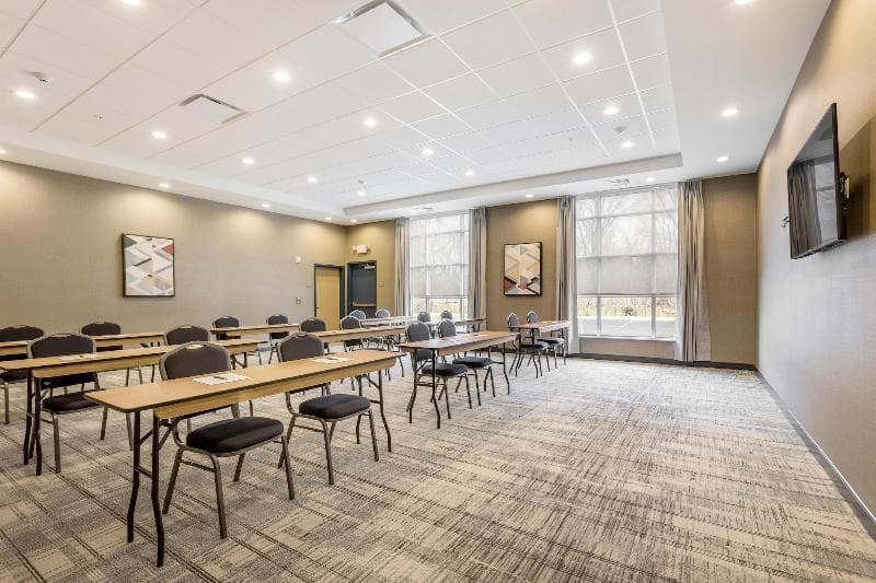 Four Points By Sheraton Elkhart photo 1