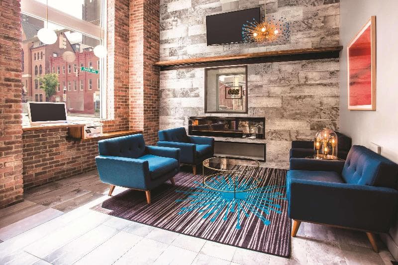 La Quinta Inn & Suites by Wyndham Baltimore Downtown 5