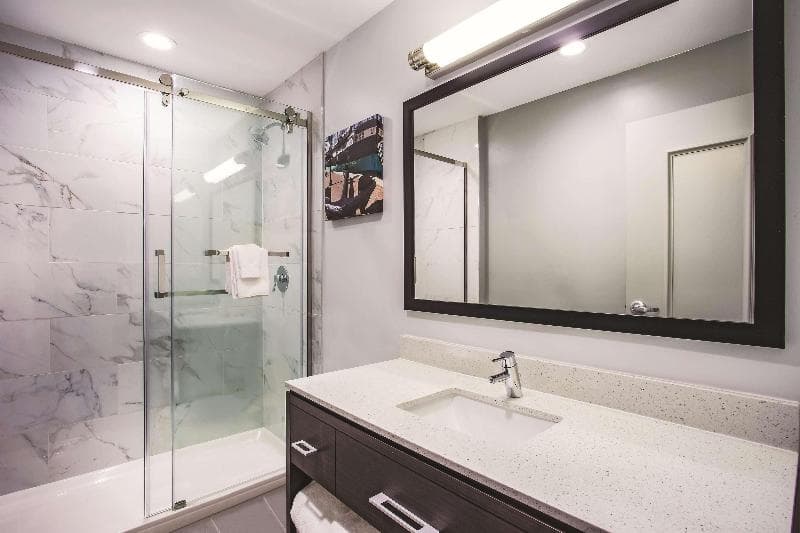 La Quinta Inn & Suites by Wyndham Baltimore Downtown 4