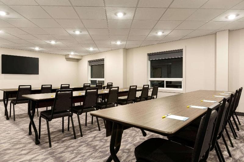 Days Inn By Wyndham Calgary North Balzac photo 1